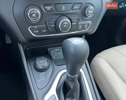 Джип Чероки, объемом двигателя 2.4 л и пробегом 180 тыс. км за 12500 $, фото 15 на Automoto.ua