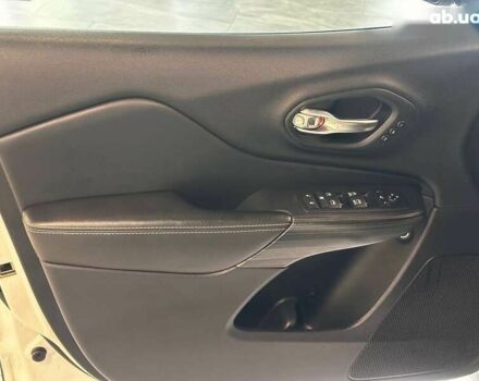 Джип Чероки, объемом двигателя 2.2 л и пробегом 127 тыс. км за 17900 $, фото 11 на Automoto.ua