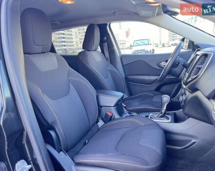 Джип Cherokee, об'ємом двигуна 2.36 л та пробігом 120 тис. км за 14000 $, фото 15 на Automoto.ua