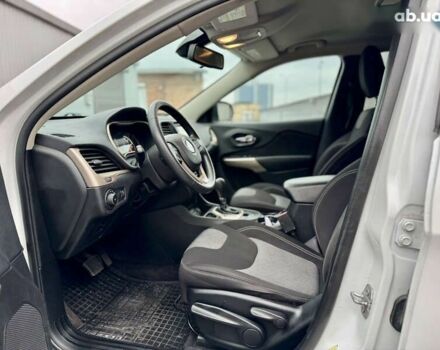 Джип Чероки, объемом двигателя 2.4 л и пробегом 183 тыс. км за 11999 $, фото 14 на Automoto.ua