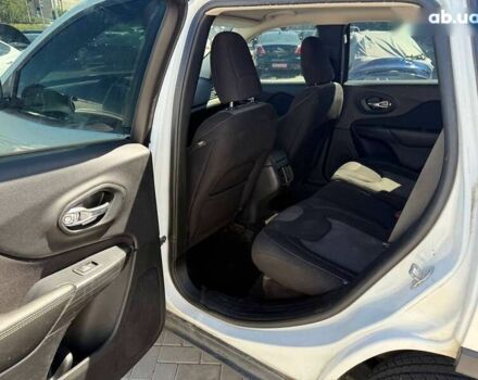 Джип Cherokee, об'ємом двигуна 2.4 л та пробігом 165 тис. км за 8600 $, фото 12 на Automoto.ua
