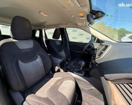 Джип Cherokee, об'ємом двигуна 2.4 л та пробігом 165 тис. км за 8600 $, фото 9 на Automoto.ua