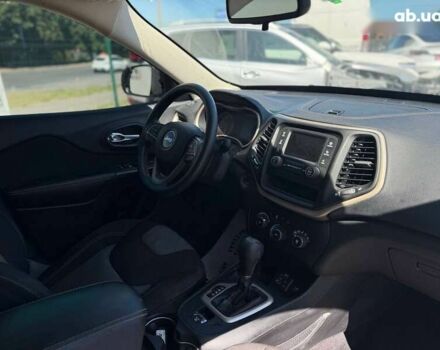 Джип Cherokee, об'ємом двигуна 2.4 л та пробігом 165 тис. км за 8600 $, фото 7 на Automoto.ua