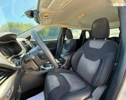 Джип Cherokee, об'ємом двигуна 2.4 л та пробігом 165 тис. км за 8600 $, фото 11 на Automoto.ua