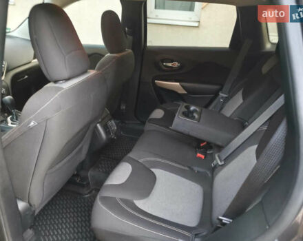 Джип Чероки, объемом двигателя 2.36 л и пробегом 87 тыс. км за 4600 $, фото 16 на Automoto.ua