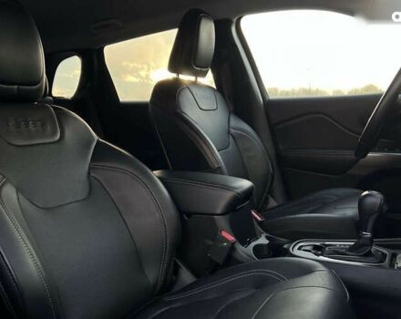 Джип Cherokee, об'ємом двигуна 2 л та пробігом 28 тис. км за 20690 $, фото 17 на Automoto.ua