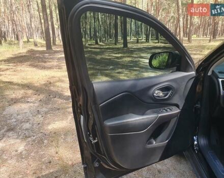 Джип Чероки, объемом двигателя 2 л и пробегом 95 тыс. км за 18000 $, фото 6 на Automoto.ua