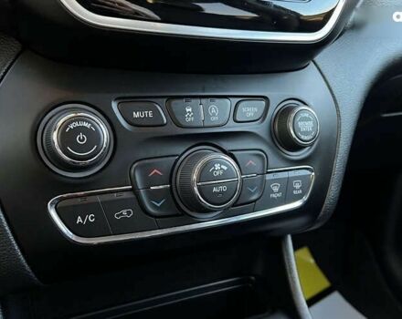 Джип Cherokee, об'ємом двигуна 2 л та пробігом 28 тис. км за 20690 $, фото 13 на Automoto.ua