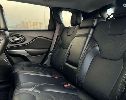 Джип Cherokee, об'ємом двигуна 2 л та пробігом 28 тис. км за 20690 $, фото 18 на Automoto.ua