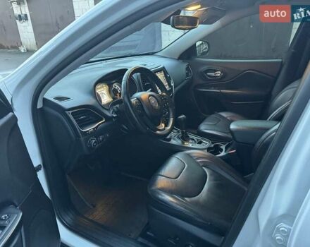 Джип Cherokee, об'ємом двигуна 1.99 л та пробігом 135 тис. км за 18600 $, фото 12 на Automoto.ua