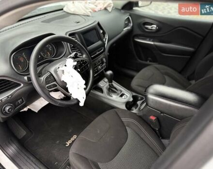 Джип Cherokee, об'ємом двигуна 2.36 л та пробігом 183 тис. км за 9999 $, фото 15 на Automoto.ua