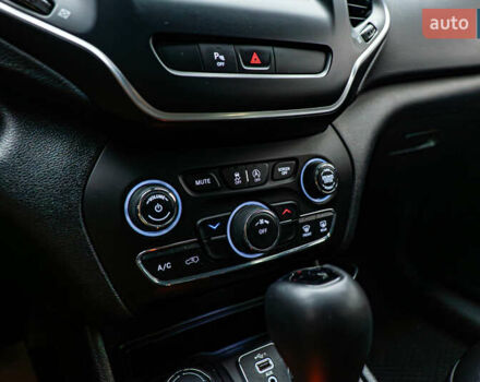 Джип Чероки, объемом двигателя 2.4 л и пробегом 114 тыс. км за 17339 $, фото 16 на Automoto.ua