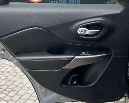 Джип Cherokee, об'ємом двигуна 3.2 л та пробігом 125 тис. км за 19000 $, фото 26 на Automoto.ua