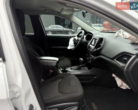 Джип Cherokee, об'ємом двигуна 2.36 л та пробігом 183 тис. км за 9999 $, фото 25 на Automoto.ua