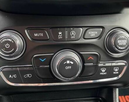 Джип Cherokee, об'ємом двигуна 3.2 л та пробігом 125 тис. км за 19000 $, фото 22 на Automoto.ua