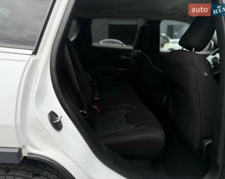 Джип Cherokee, об'ємом двигуна 2.36 л та пробігом 183 тис. км за 9999 $, фото 29 на Automoto.ua