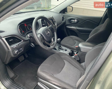 Джип Cherokee, об'ємом двигуна 2.36 л та пробігом 138 тис. км за 15000 $, фото 17 на Automoto.ua