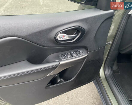 Джип Cherokee, об'ємом двигуна 2.4 л та пробігом 138 тис. км за 15000 $, фото 14 на Automoto.ua