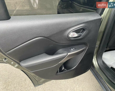 Джип Cherokee, об'ємом двигуна 2.36 л та пробігом 138 тис. км за 15000 $, фото 14 на Automoto.ua