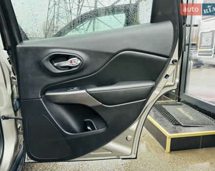 Джип Cherokee, об'ємом двигуна 3.24 л та пробігом 54 тис. км за 19500 $, фото 21 на Automoto.ua