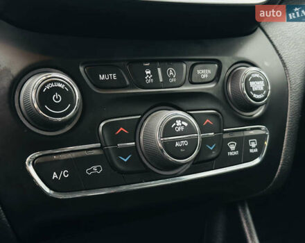 Джип Cherokee, об'ємом двигуна 3.24 л та пробігом 54 тис. км за 19500 $, фото 31 на Automoto.ua