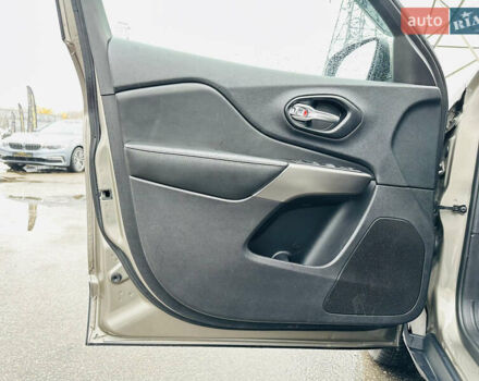 Джип Cherokee, об'ємом двигуна 3.24 л та пробігом 54 тис. км за 19500 $, фото 14 на Automoto.ua