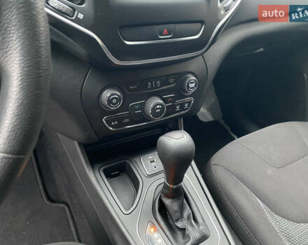 Джип Cherokee, об'ємом двигуна 2.4 л та пробігом 138 тис. км за 15000 $, фото 13 на Automoto.ua