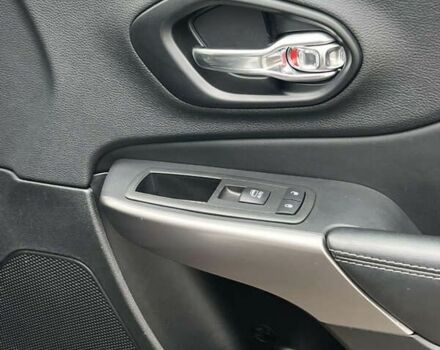 Джип Cherokee, об'ємом двигуна 2 л та пробігом 27 тис. км за 23500 $, фото 26 на Automoto.ua