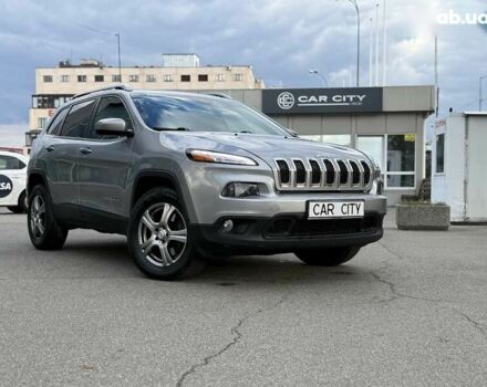 Джип Cherokee, об'ємом двигуна 3.2 л та пробігом 157 тис. км за 13900 $, фото 1 на Automoto.ua