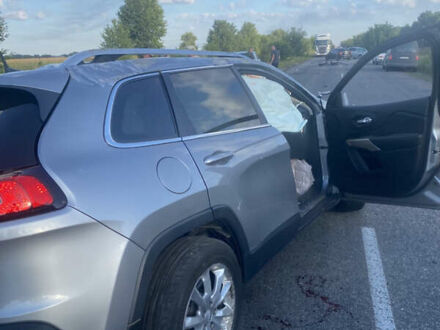 Джип Чероки, объемом двигателя 2.36 л и пробегом 130 тыс. км за 4000 $, фото 1 на Automoto.ua