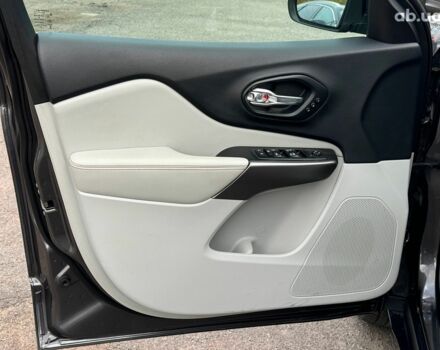 Сірий Джип Cherokee, об'ємом двигуна 3.2 л та пробігом 108 тис. км за 21290 $, фото 12 на Automoto.ua