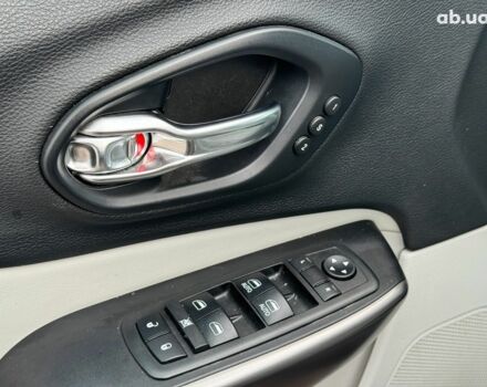 Сірий Джип Cherokee, об'ємом двигуна 3.2 л та пробігом 108 тис. км за 21290 $, фото 14 на Automoto.ua