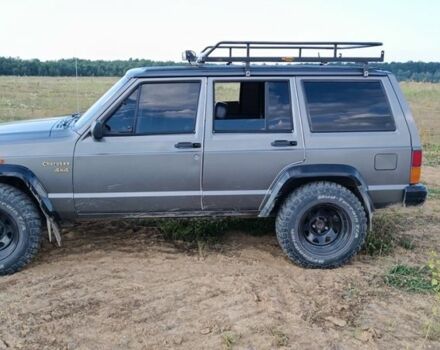 Серый Джип Чероки, объемом двигателя 2.1 л и пробегом 318 тыс. км за 3300 $, фото 1 на Automoto.ua