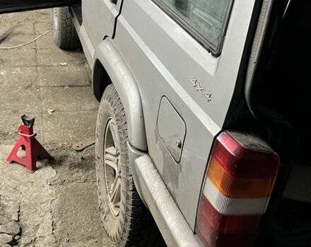 Серый Джип Чероки, объемом двигателя 2.5 л и пробегом 100 тыс. км за 2000 $, фото 4 на Automoto.ua