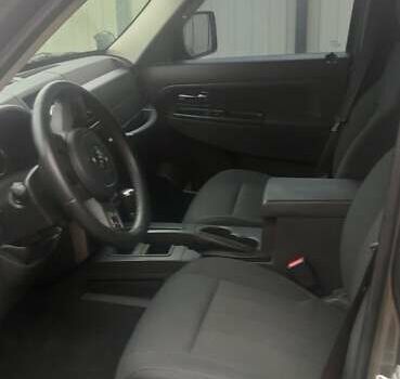 Серый Джип Чероки, объемом двигателя 3.7 л и пробегом 220 тыс. км за 13200 $, фото 6 на Automoto.ua