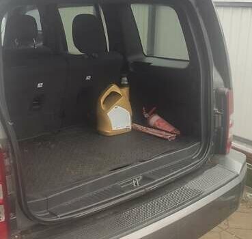 Серый Джип Чероки, объемом двигателя 3.7 л и пробегом 220 тыс. км за 13200 $, фото 4 на Automoto.ua