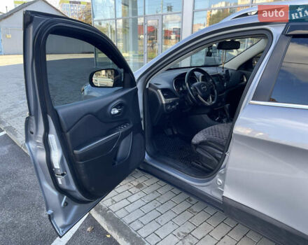 Сірий Джип Cherokee, об'ємом двигуна 2.36 л та пробігом 191 тис. км за 11999 $, фото 22 на Automoto.ua