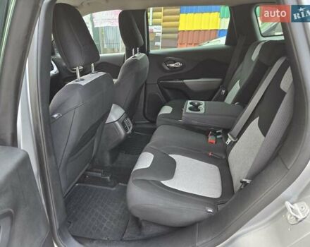 Серый Джип Чероки, объемом двигателя 2.36 л и пробегом 217 тыс. км за 10500 $, фото 9 на Automoto.ua