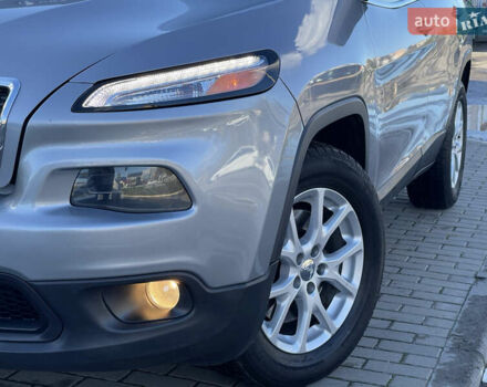 Сірий Джип Cherokee, об'ємом двигуна 2.36 л та пробігом 191 тис. км за 11999 $, фото 5 на Automoto.ua