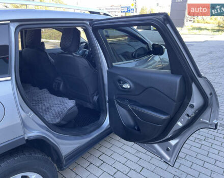 Сірий Джип Cherokee, об'ємом двигуна 2.36 л та пробігом 191 тис. км за 11999 $, фото 35 на Automoto.ua