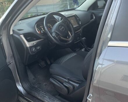 Серый Джип Чероки, объемом двигателя 2.4 л и пробегом 145 тыс. км за 12300 $, фото 3 на Automoto.ua