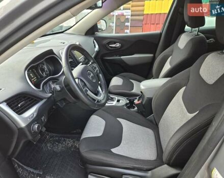 Серый Джип Чероки, объемом двигателя 2.36 л и пробегом 217 тыс. км за 10500 $, фото 8 на Automoto.ua