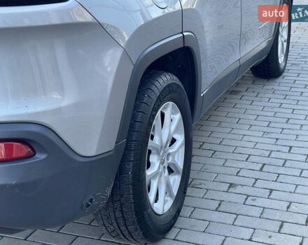 Сірий Джип Cherokee, об'ємом двигуна 2.36 л та пробігом 191 тис. км за 11999 $, фото 17 на Automoto.ua