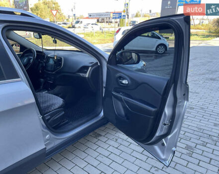 Сірий Джип Cherokee, об'ємом двигуна 2.36 л та пробігом 191 тис. км за 11999 $, фото 37 на Automoto.ua