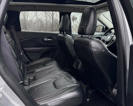 Серый Джип Чероки, объемом двигателя 3.24 л и пробегом 183 тыс. км за 12800 $, фото 25 на Automoto.ua