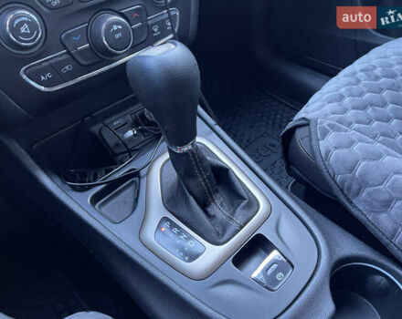 Сірий Джип Cherokee, об'ємом двигуна 2.36 л та пробігом 191 тис. км за 11999 $, фото 44 на Automoto.ua