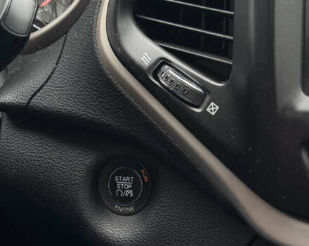 Серый Джип Чероки, объемом двигателя 3.24 л и пробегом 183 тыс. км за 12800 $, фото 20 на Automoto.ua