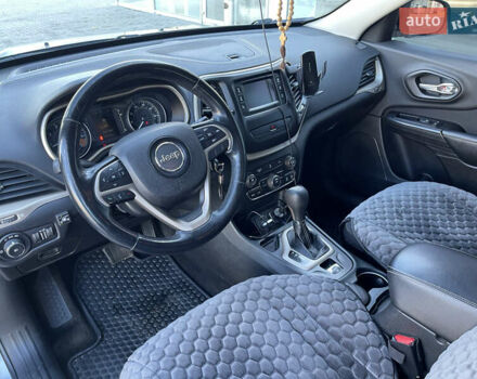 Сірий Джип Cherokee, об'ємом двигуна 2.36 л та пробігом 191 тис. км за 11999 $, фото 29 на Automoto.ua