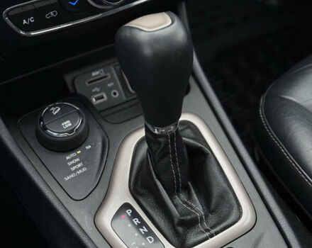 Серый Джип Чероки, объемом двигателя 3.24 л и пробегом 183 тыс. км за 12800 $, фото 19 на Automoto.ua