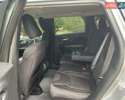 Серый Джип Чероки, объемом двигателя 2.36 л и пробегом 200 тыс. км за 14750 $, фото 10 на Automoto.ua